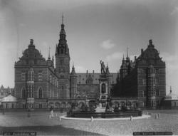 Postkort. Fredriksborg Slott.