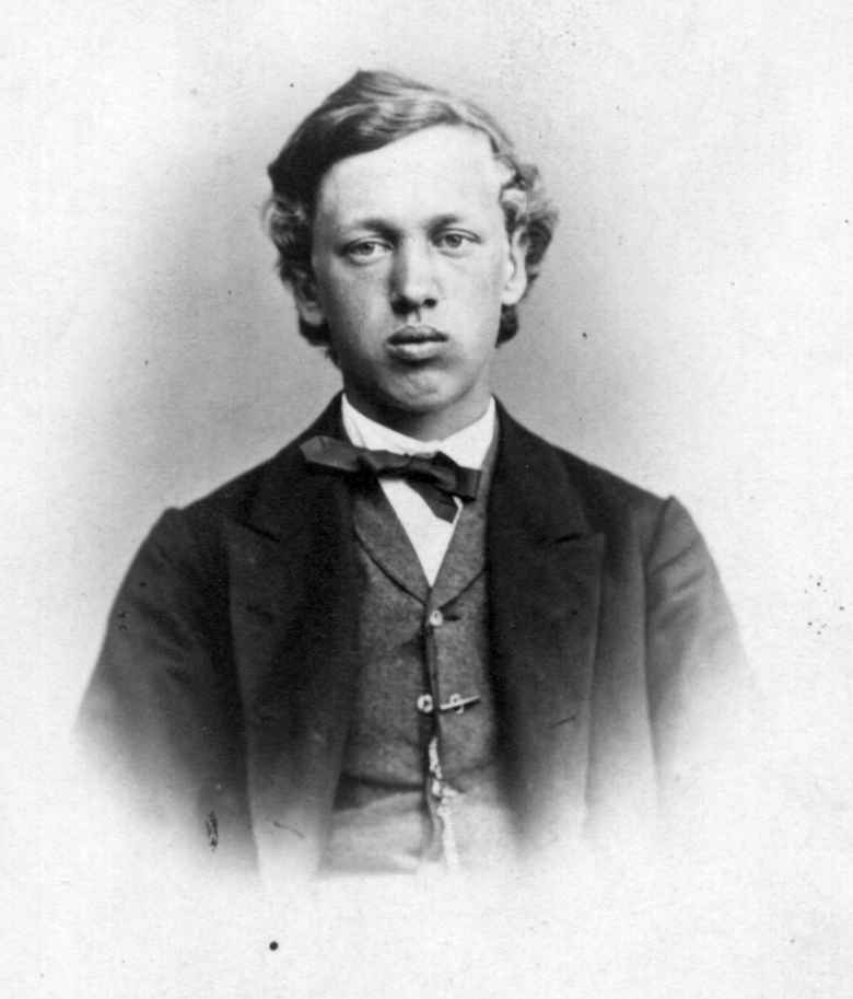 Portrett av Elling Bolt Holst (1849-1915), norsk matematiker og barnebokforfatter. Fra serie fotografier fra familiealbum gitt NF 1971. 