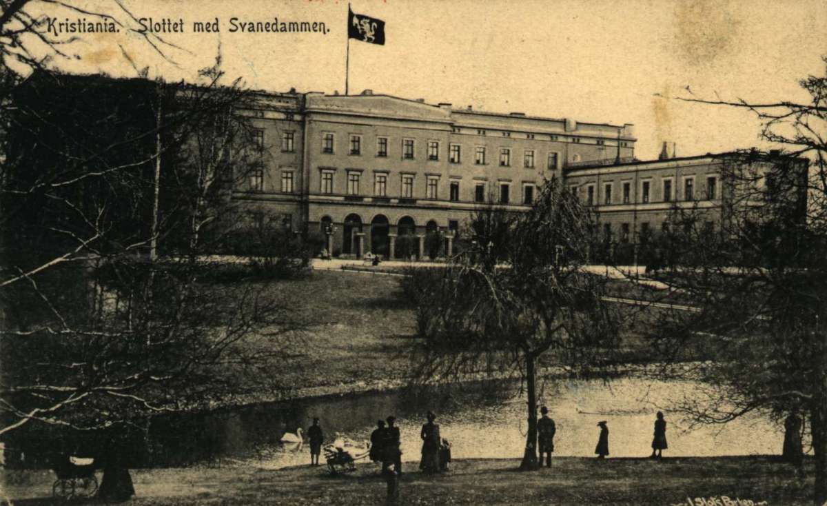Postkort. Fotografi. Slottet og Svanedammen, Oslo. Stemplet Drammen 27.03.1906
