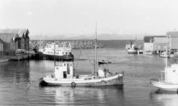 Båter og bebyggelse i Ona i Sandøy i Møre og Romsdal.