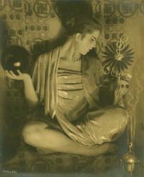 "Idol". Portrett av ukjent kvinne. Eksempel på norsk piktora