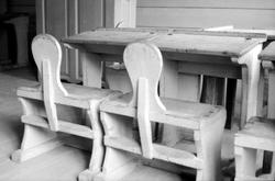 Klakegg, Jølster, Sogn og Fjordane. Innredning, benker og bo