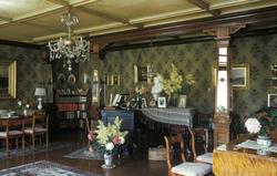 Stue på Sælid gård, Vang, Hedmark. (Blomster)