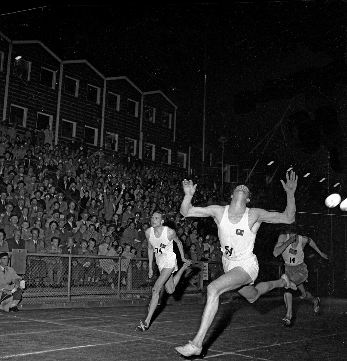 Serie. Sport. Friidrett. Landskamp Norge-Sverige..
Fotografert 1954. 
