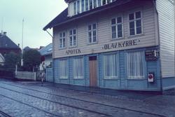 Eksteriørfoto av Olav Kyrre apotek i Bergen.