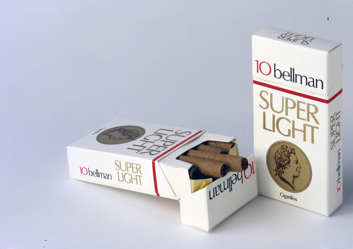 Reklamefoto fra Tiedemanns Tobaksfabrik. Bellmann superlight cigarillos.