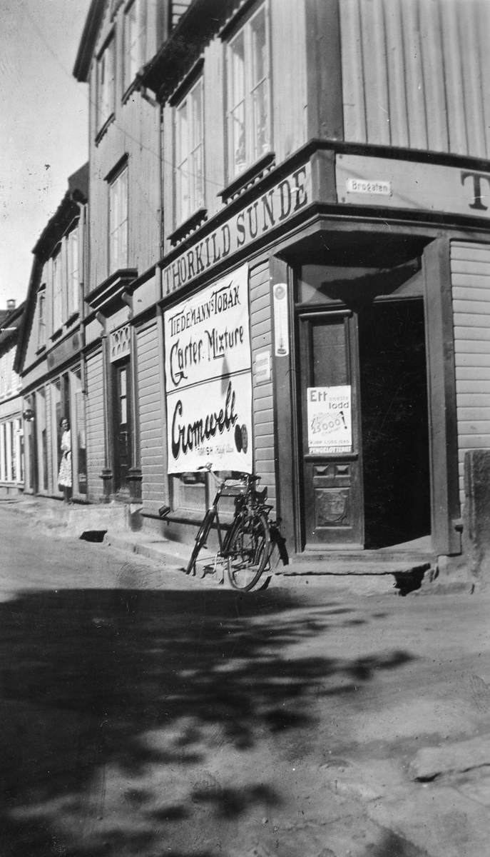 Forretningen Thorkild Sunde i Flekkefjord, 1932.