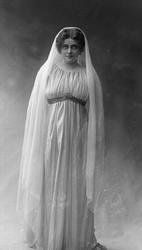 Portrett, operasangerinne, sopranen Gabrielle Bidenkap.