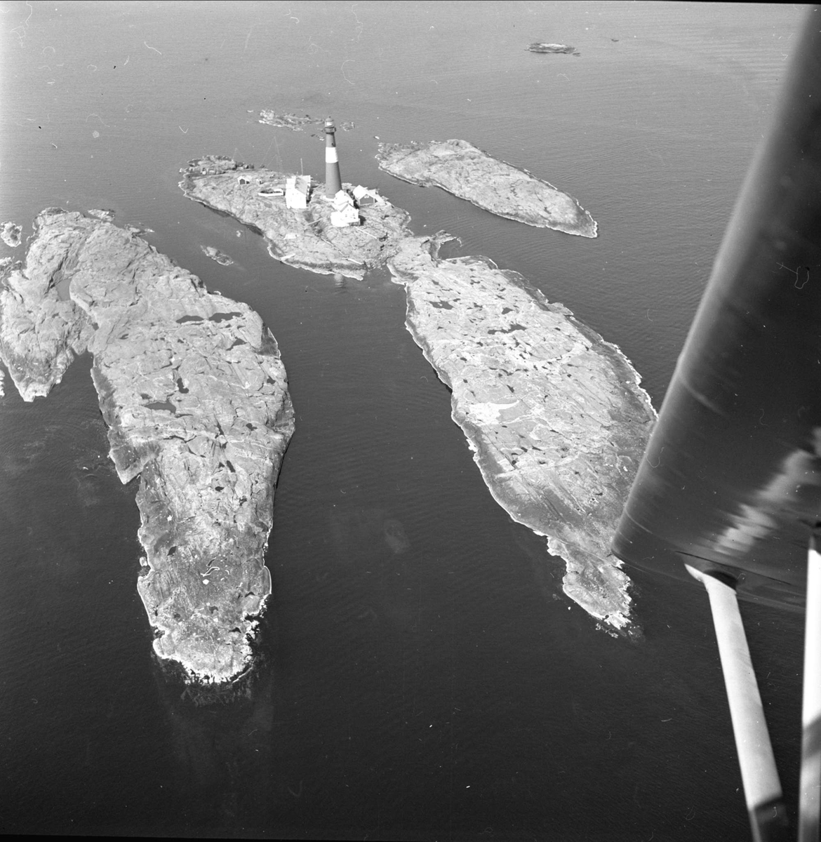 Vestfold, Tjøme, Færder fyr,  flyfoto over fyret og øyene omkrng, Tjøme, juli 1958