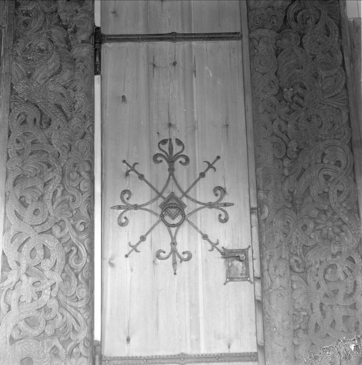 Heddal stavkirke, innvendig utsmykning, Notodden, Telemark, 02.10.1954.