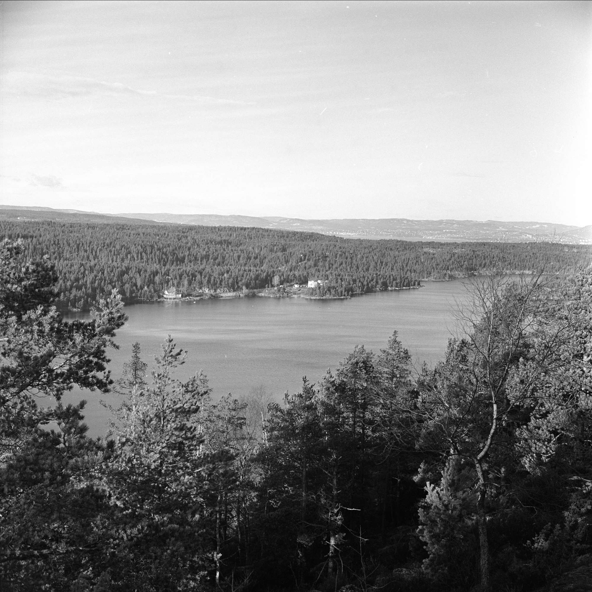 Gjersjøen, Oppegård, 28.11.1964. Landskap.