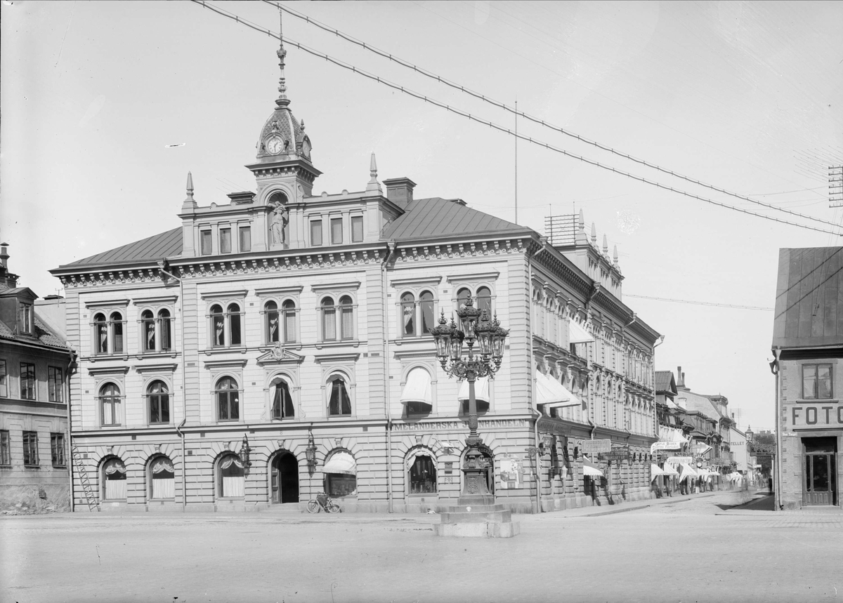 Rådhuset vid Stora Torget och Vaksalagatan från sydöst, kvarteret Kransen, Uppsala 1901 - 1902