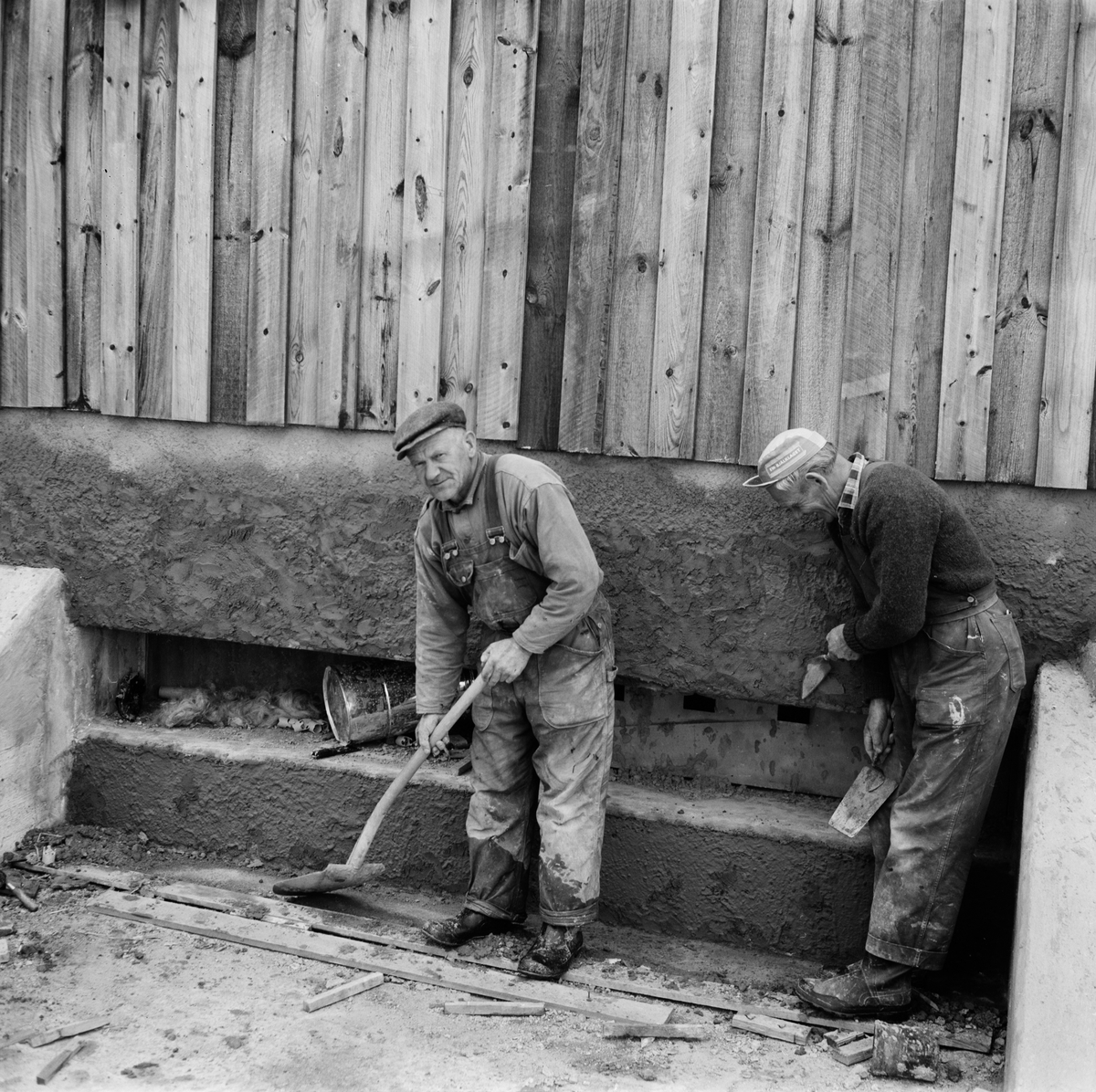Byggnadsarbetarna Gunnar Rodin och Gustav Engvall, Tierps reningsverk