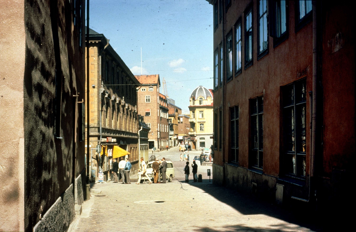 Gillbergska huset och Gamla torget från Valvgatan, Uppsala 1971
