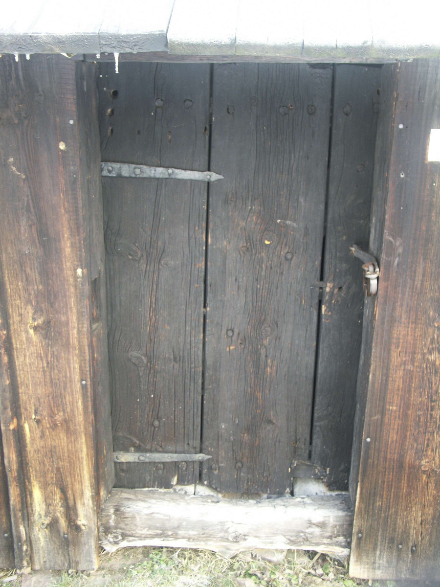 Dörr, enkelbod på Gammelgården, Knutby, Uppland 2005