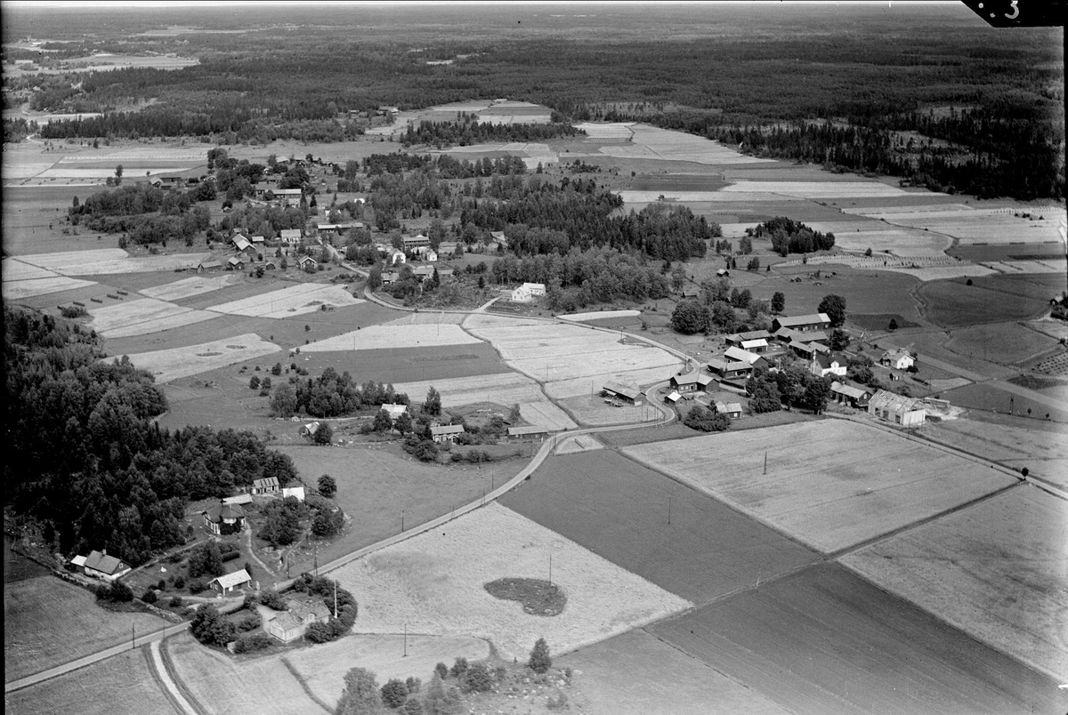 Flygfoto över Persbylånga, Tegelsmora socken, Uppland 1936