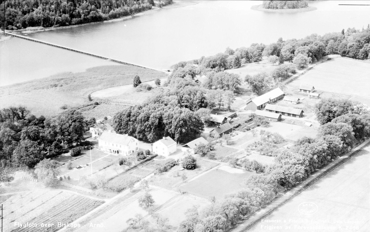 Flygfoto över Biskops-Arnö, Övergrans socken, Uppland 1947