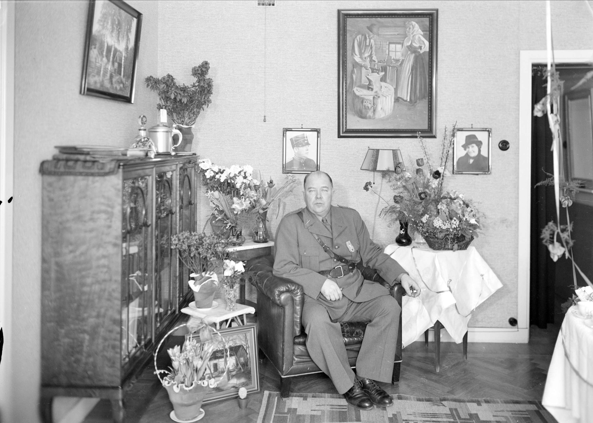Födelsedagsporträtt - fanjunkare Otto Kjell 50 år, Botvidsgatan 6, Uppsala 1941