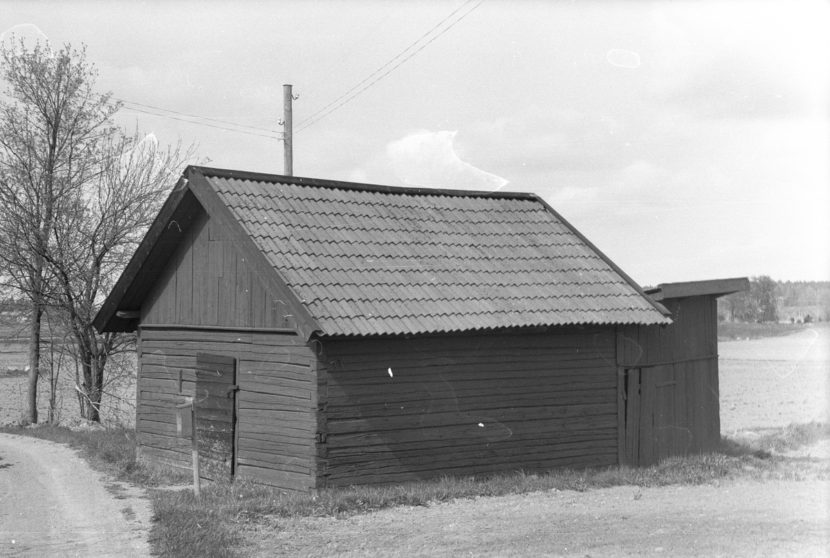 Matbod och vedbod, Årby 2:2 - 6:2, Årby, Lena socken, Uppland 1977