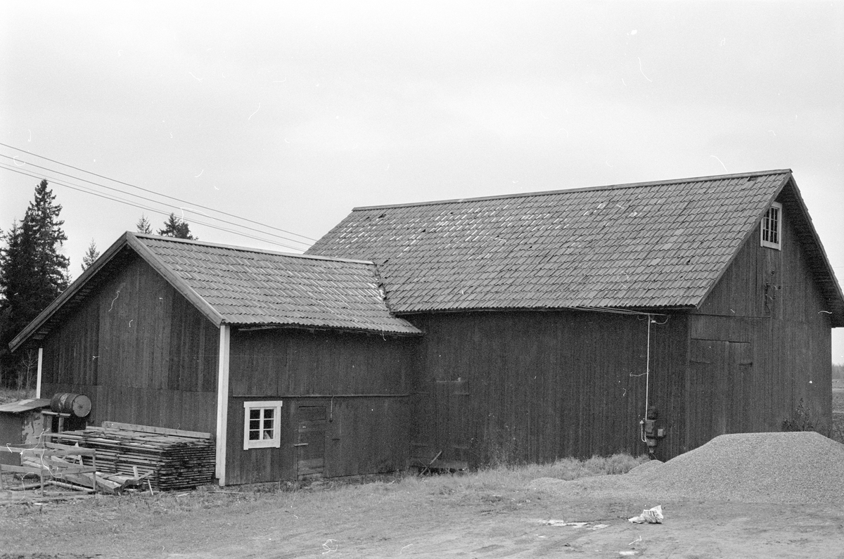 Ladugård och lada, Värndal, Hagby-Forsa 1:5, Hagby socken, Uppland 1985