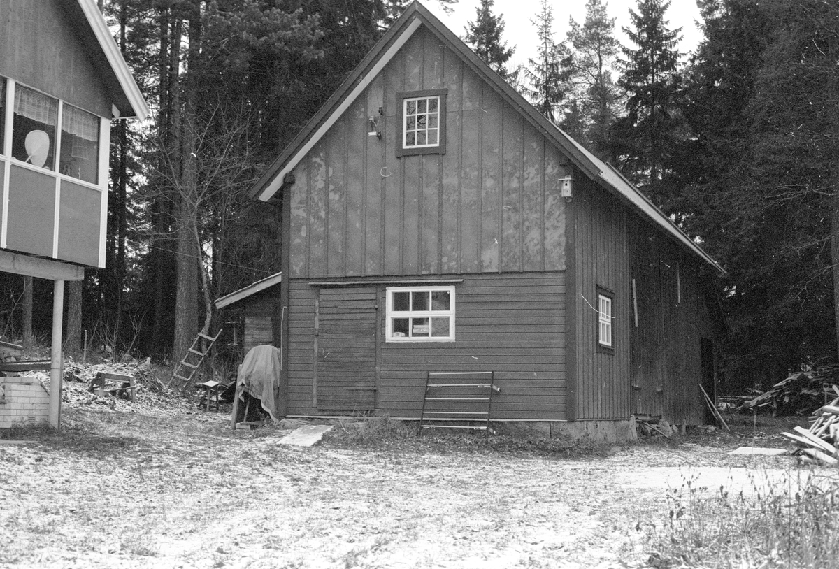 Ladugård, Möjbro 1:2, Möjbro, Hagby socken, Uppland 1985