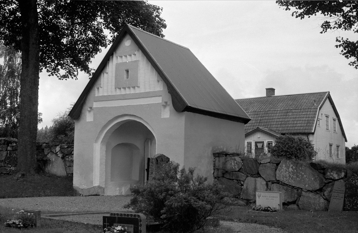 Stigluckan vid Bladåkers kyrka, Bladåkers socken, Uppland 1987