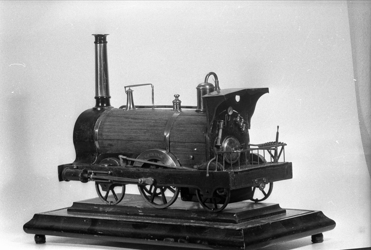 Modell av ånglok på järnvägsutställning, Upplandsmuseet, Uppsala 1966