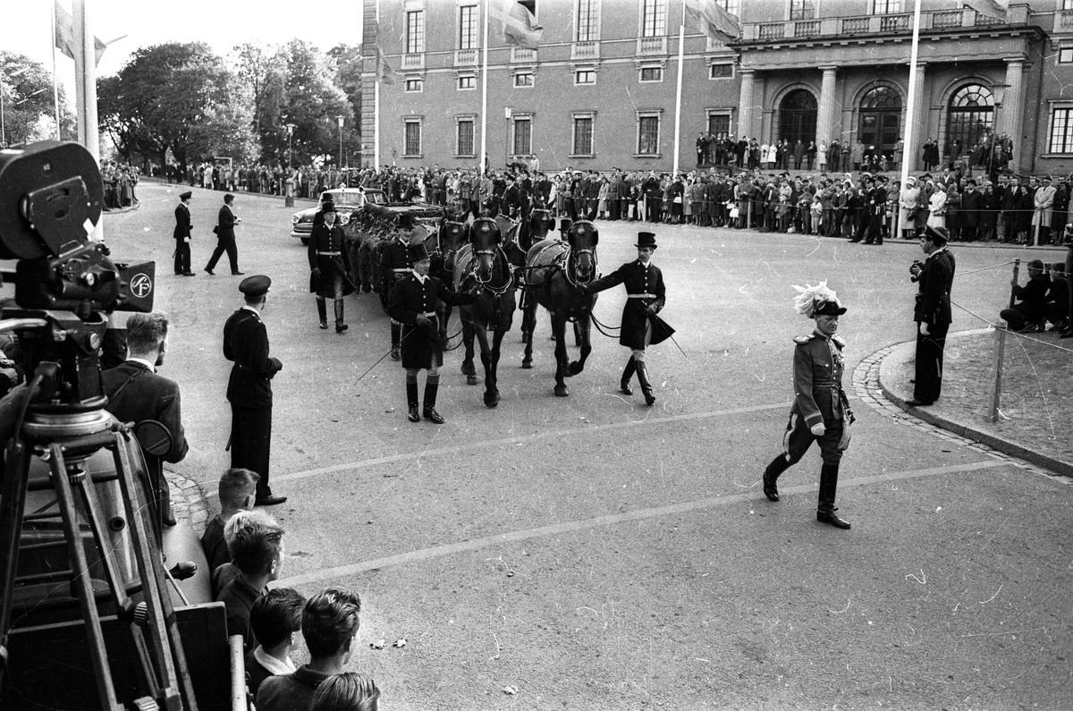 Dag Hammarskjölds begravning. Kortegen till Uppsala domkyrka, Uppsala 29 september 1961