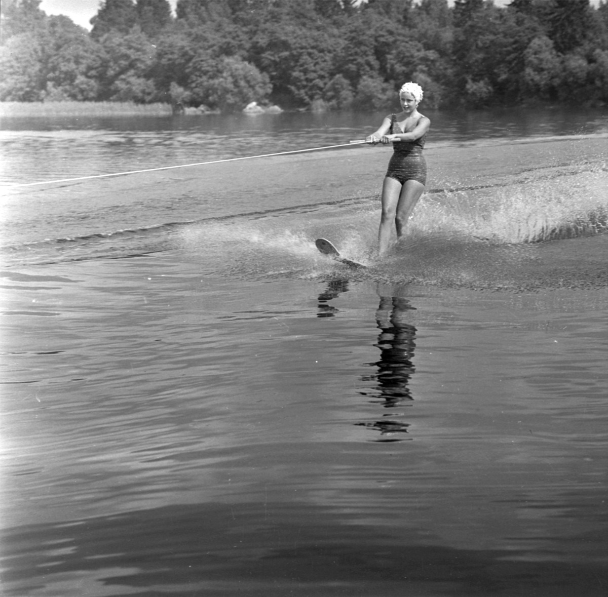 Miss Universum, Hillevi Rombin, på vattenskidor, Uppsala sommaren 1957