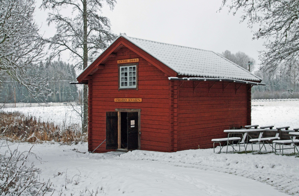 Kvarnmiljö vid Ingbo källor. Bild 1 Mjölnarbostad, bild 2 Kvarnränna, bild 3 Kvarnbyggnad, bild 4 Den nedre av källorna (kvarndamm).