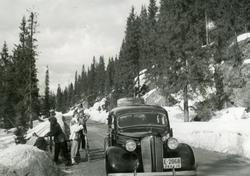 Ungdom på påsketur i hytte ved Lygnasæter.