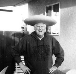 Humørfylt "Meksikaner" Robert Abelset med sombrero.