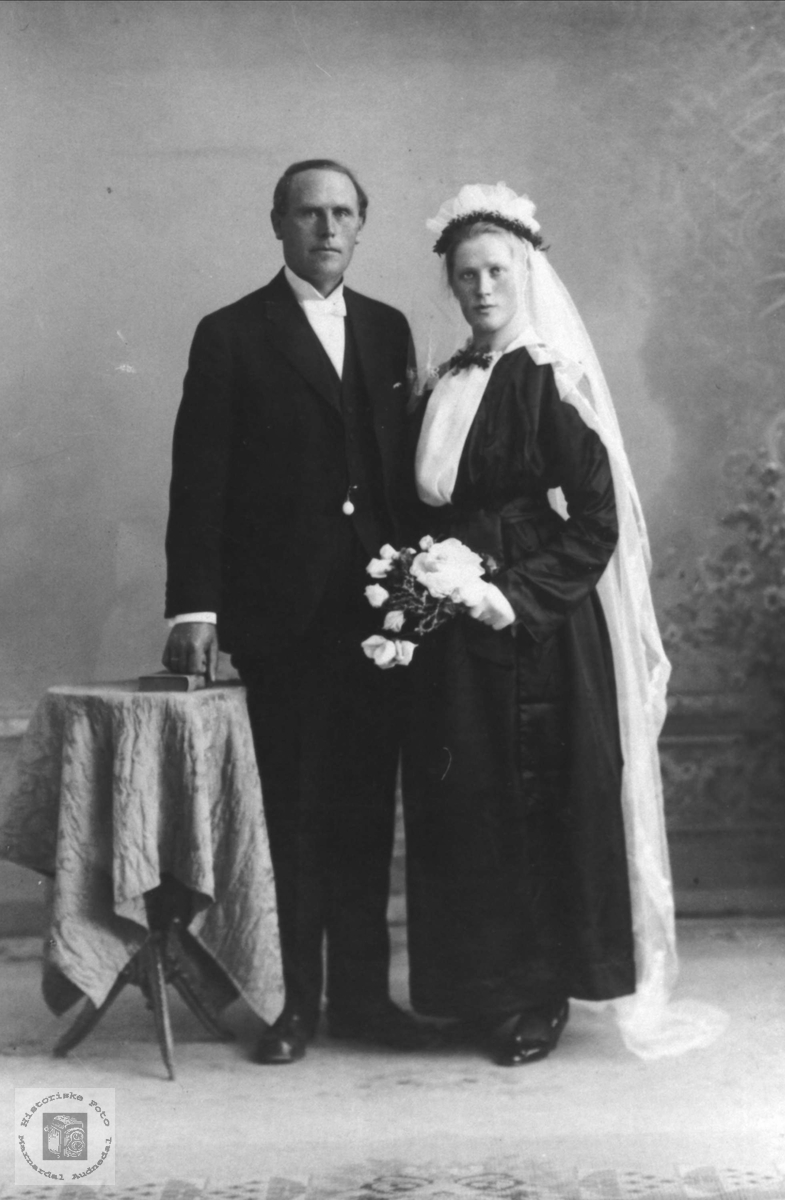 Brudeparet Aanen og Bertha Abusdal, Hornnes og Øyslebø.