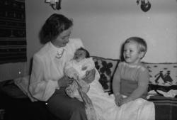 "Dåpsselskapet til Kjell Bjordal 29.11.1953".