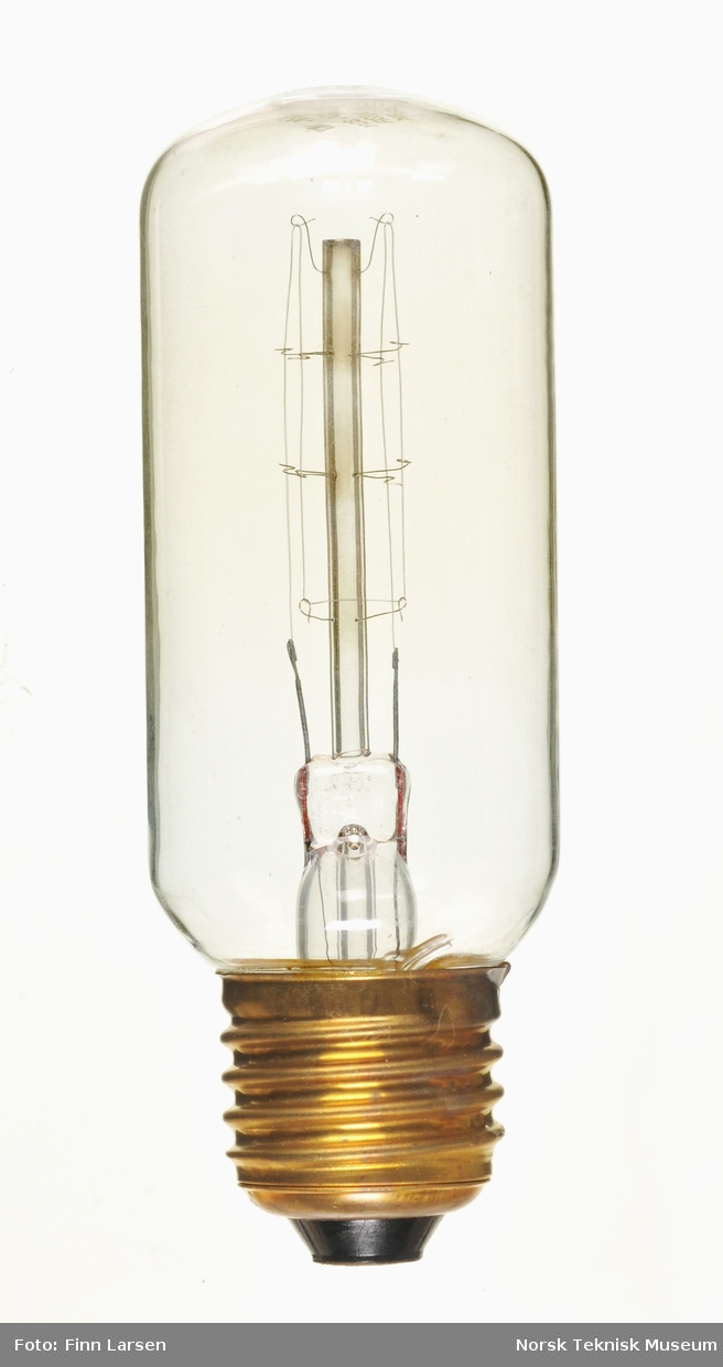 Spenning: 220/230V, Effekt: 33W
Sokkel: E 27. Sylinderformet lampeglass.
Originalemballasje mangler.
