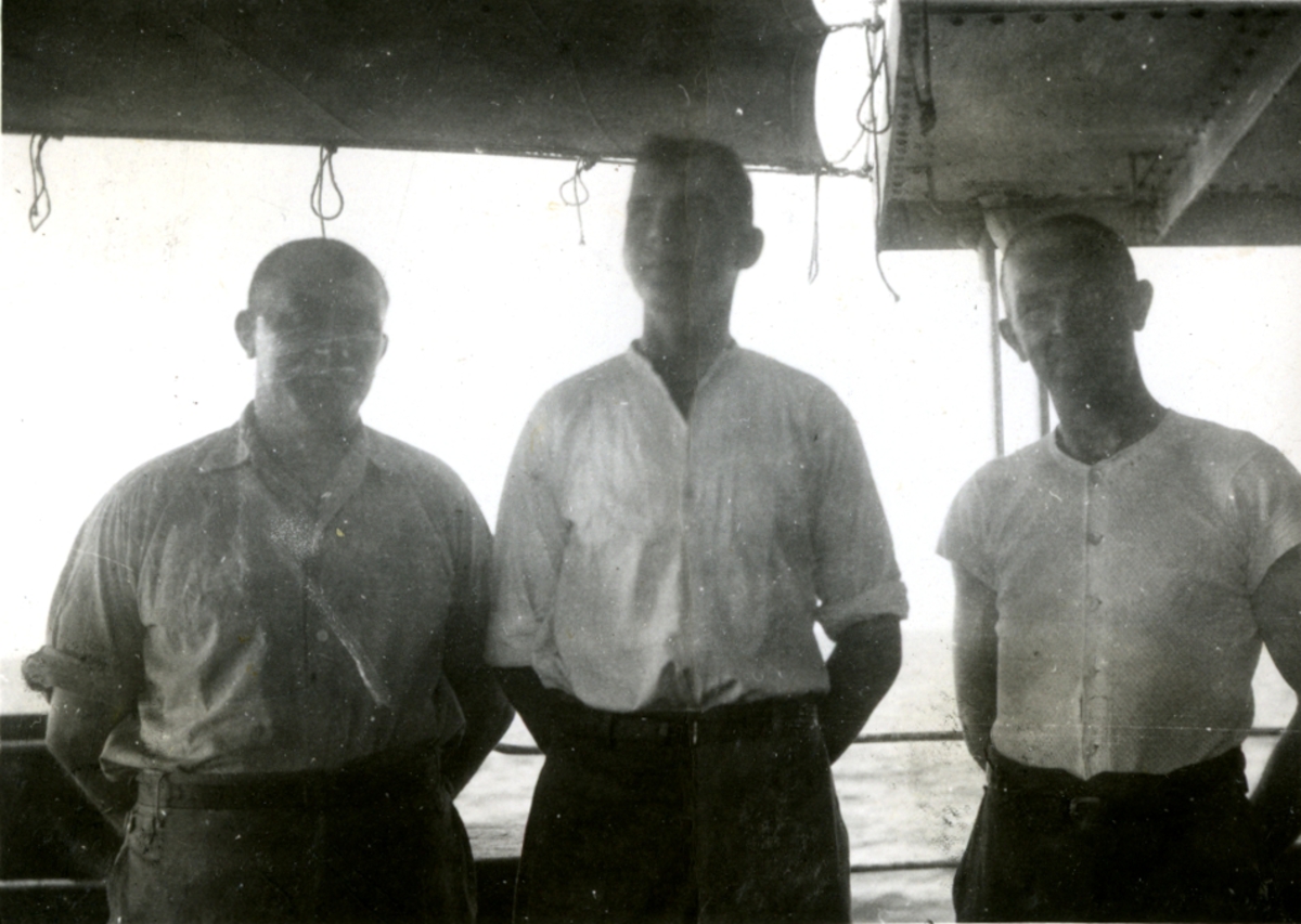 Reperatører ombord i Fl/K ' Vestfold' (b. 1931, Furness Shipbuilding Co. Ltd, Haverton Hill).