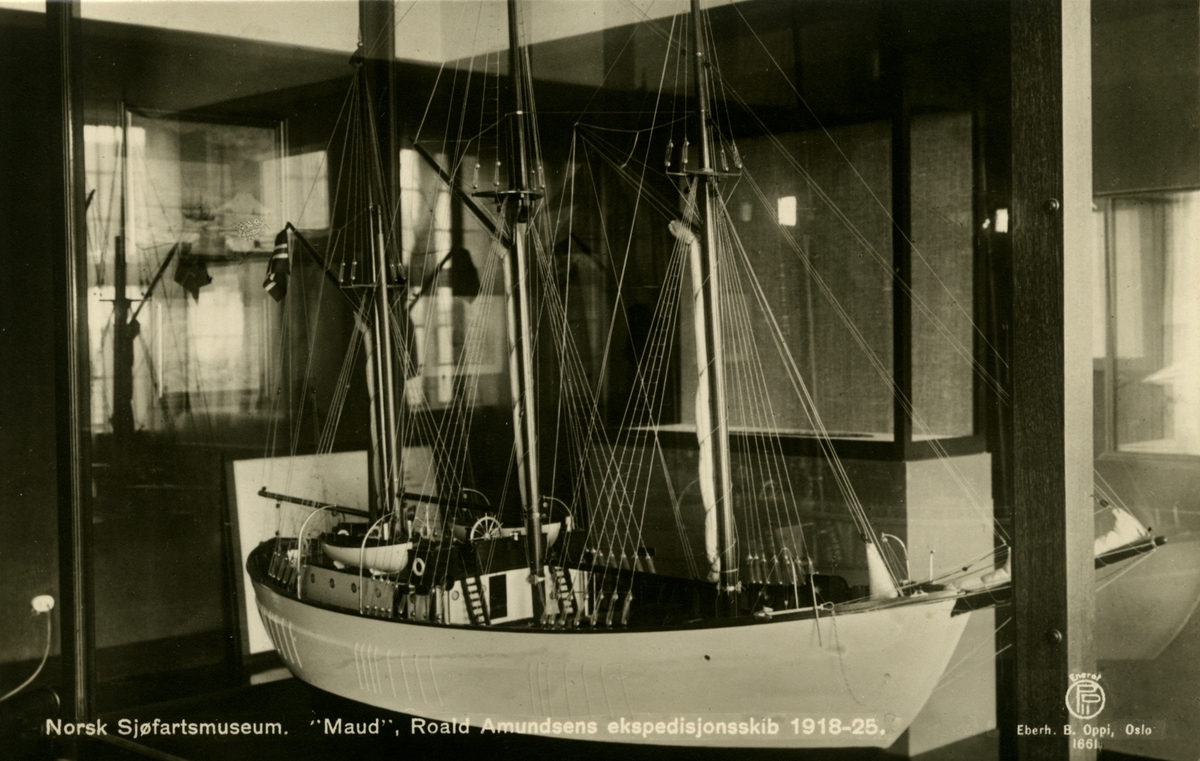 Skipsmodell av 'Maud'(b. 1917, Christian Jensen, Vollen).  -Roald Amundsens ekspedisjonskip 1918 - 1925.