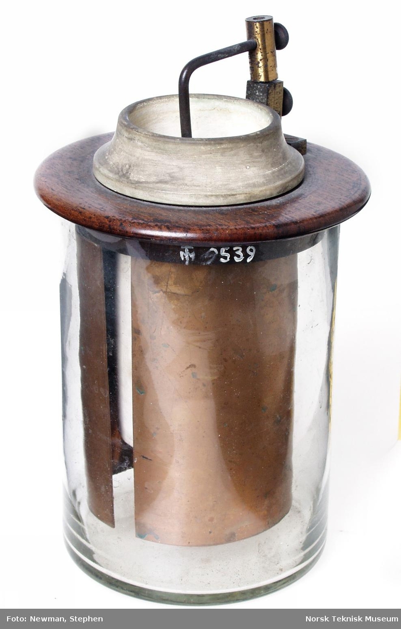 Kobberelektroden (sylinder) mangler.
Kobbersylinder laget.