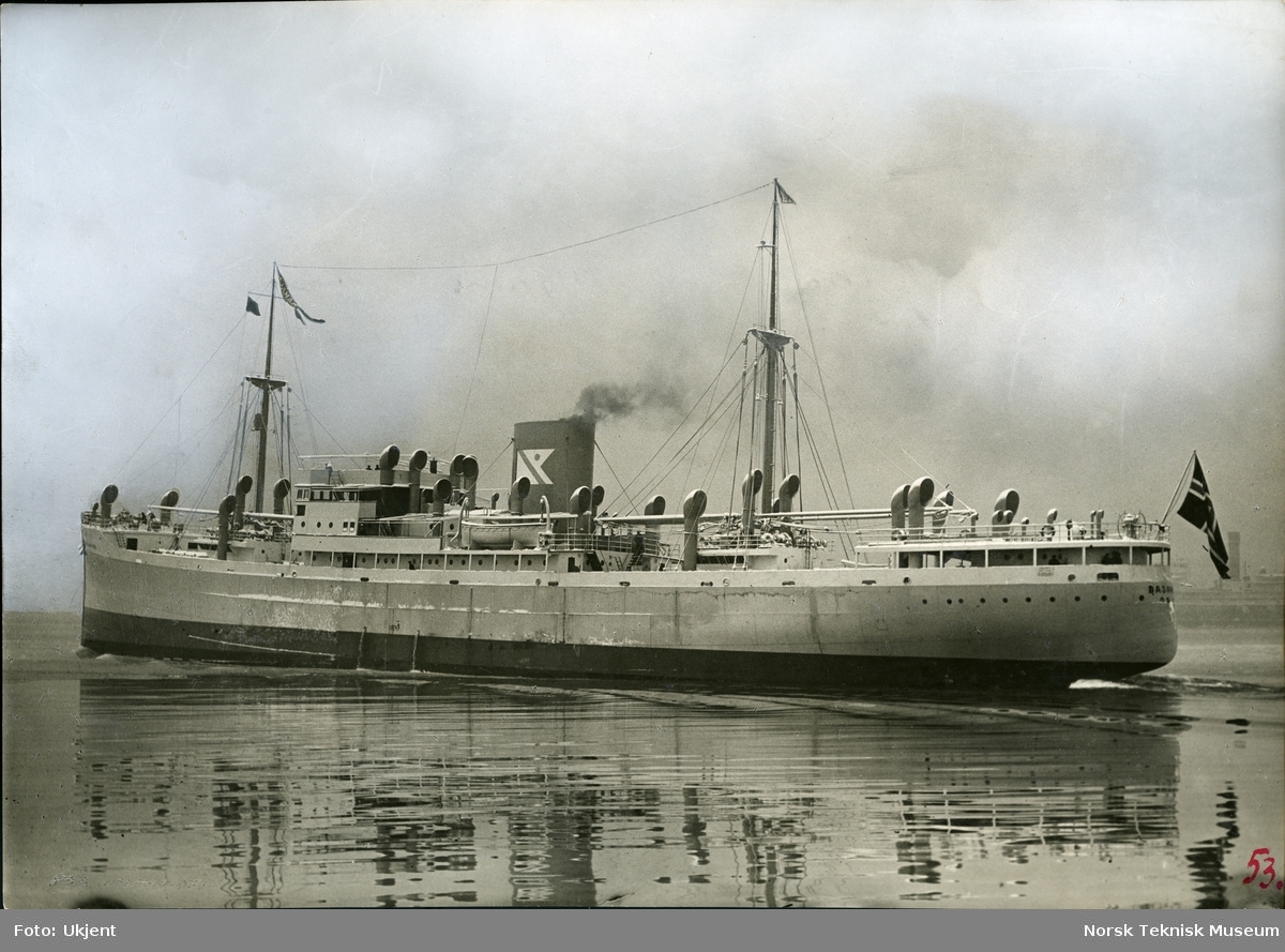 Eksteriør, fruktbåten M/S Bajamar, B/N 449. Levert av Akers mek. Verksted i 1930 til Fred. Olsen & Co, Oslo.