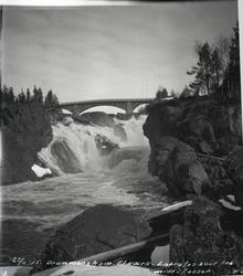 22/4-15 Drammens kom. Elværk. Labrofoss sæet fra midt i foss