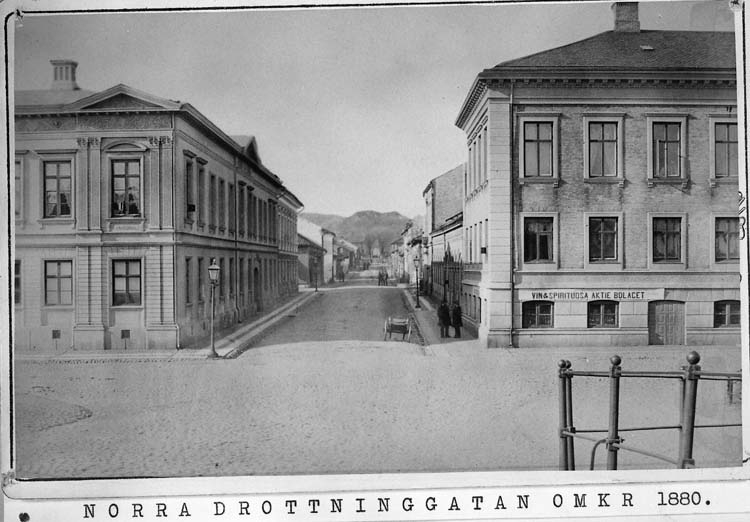 Text på kortet: "Norra Drottninggatan omkr 1880".