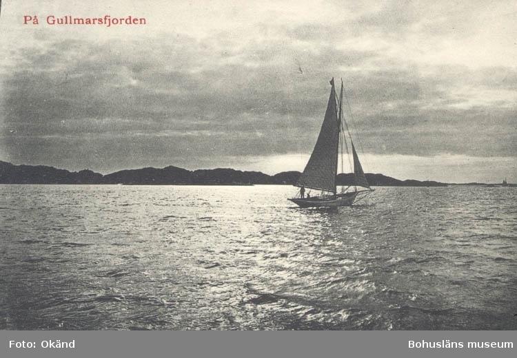 Tryckt text på kortet: "Månsken över Gullmarsfjorden." 
"Tekla Bengtssons Pappershandel, Fiskebäckskil."