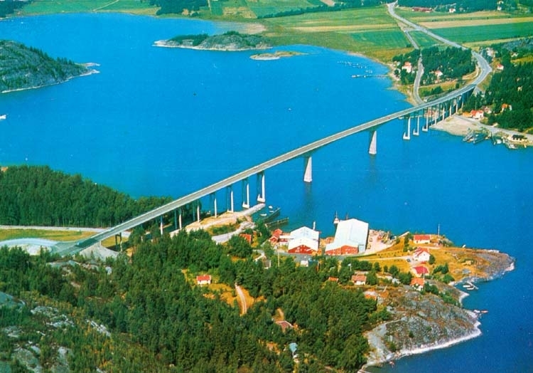 Tryckt text på kortet: "Nötesundsbron."
