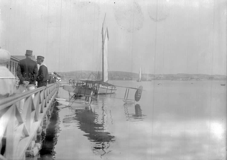Enligt text som medföljde bilden: "Ll. Flygbåt vid Trampen 1916."