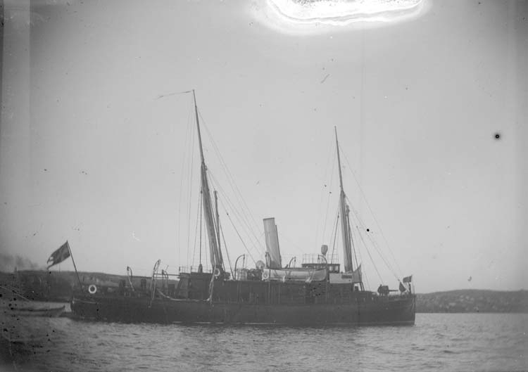 Enligt text som medföljde bilden: "Lysekil. Kanonbåten Svensksund 1897."