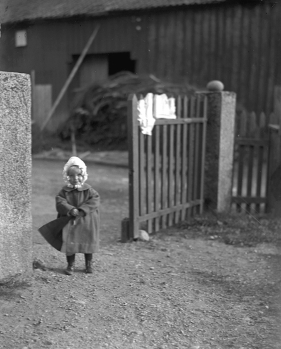 "Barnbild i det fri Esperöd, 4/6 1922".