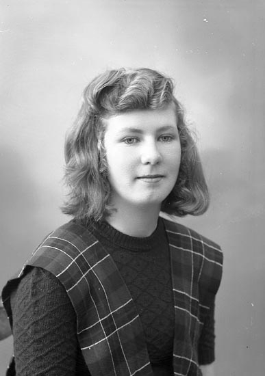 Enligt fotografens journal nr 7 1944-1950: "Johansson, Fr. Gunhild Solgården Här".