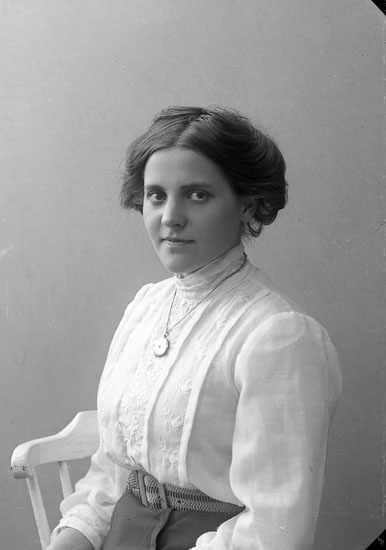 Enligt fotografens journal nr 2 1909-1915: "Olsson, Apolia Klefva, Spekeröd".