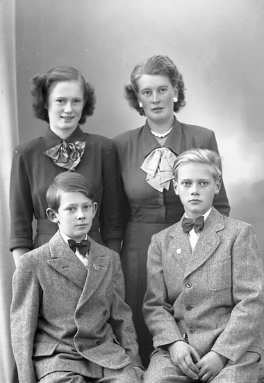 Enligt fotografens journal nr 7 1944-1950: "Olsson, Fru Olga Kläpp Ödsmål".