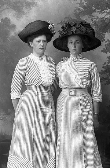 Enligt fotografens journal Lyckorna 1909-1918: "Hansson, Emma Berg".